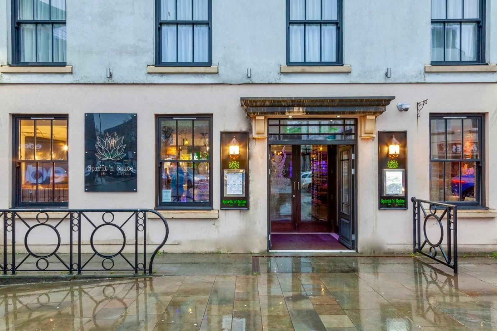 The Bluebell Hotel Neath Exteriör bild