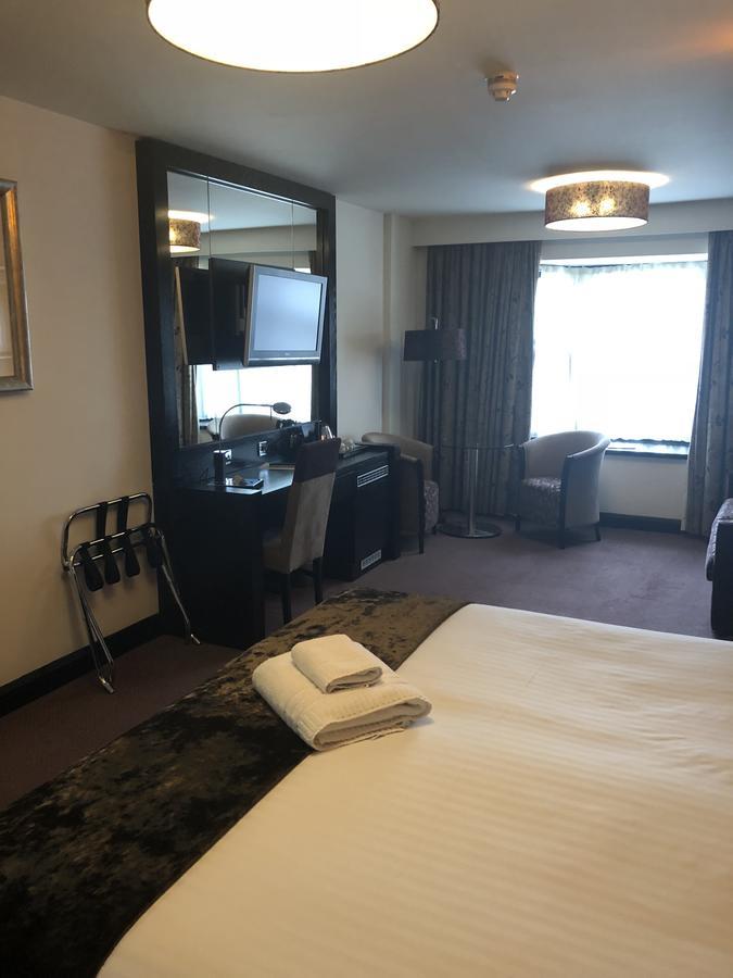 The Bluebell Hotel Neath Exteriör bild